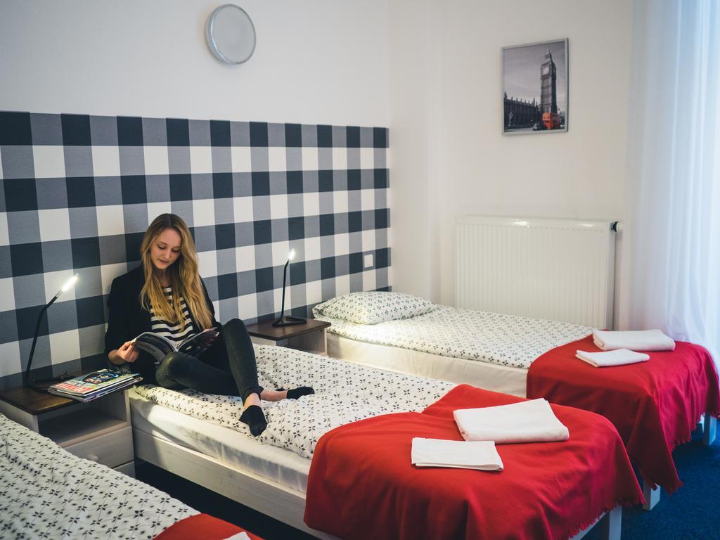 Ll20 Hostel Warschau Buitenkant foto